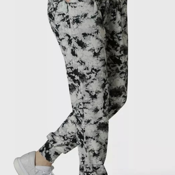 Meet your Posher, GO 2 THREADS - Picture 4 of 13